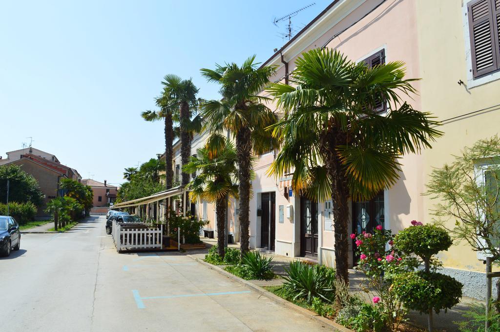 Apartment House Senna Porec Bagian luar foto